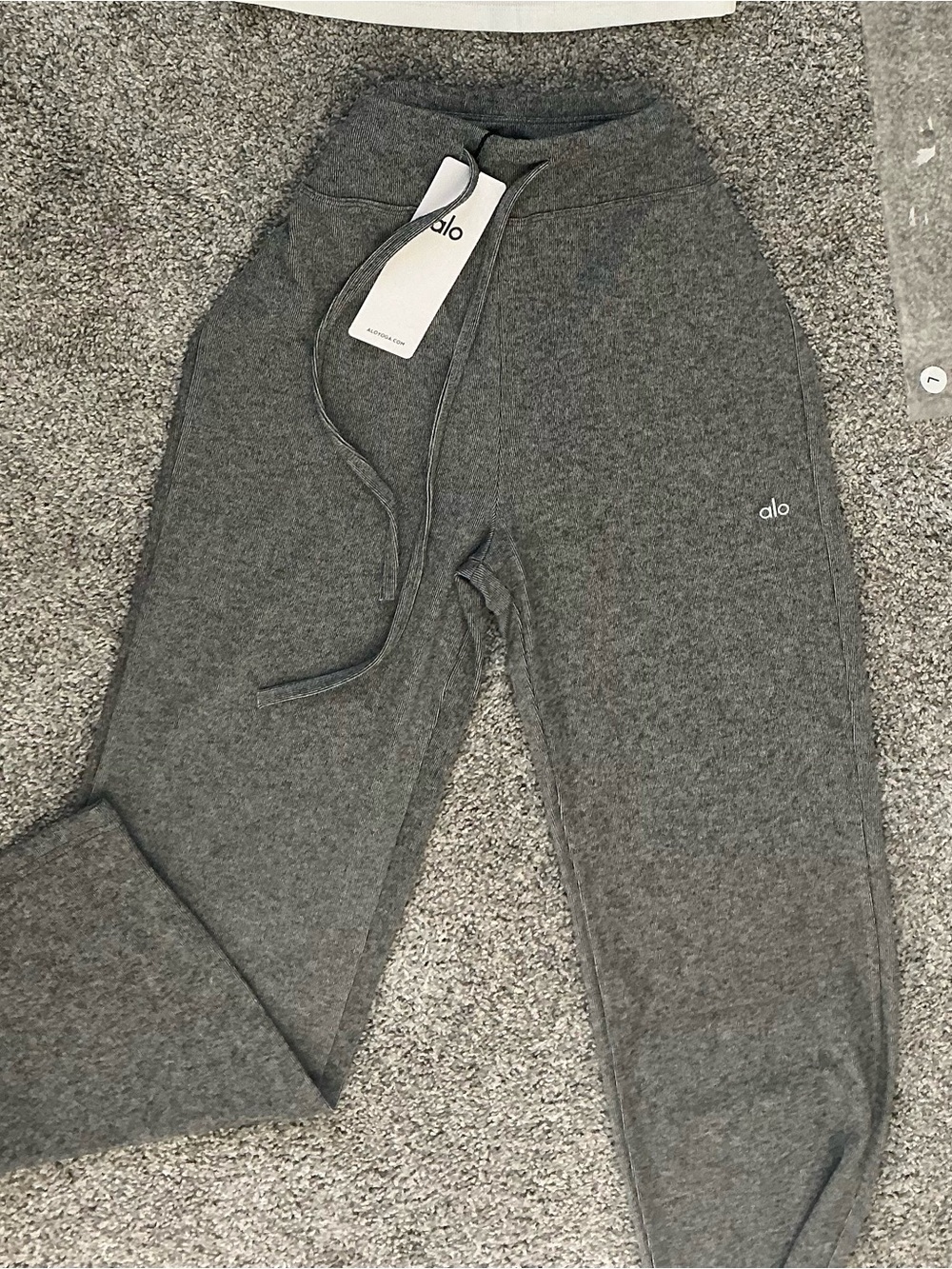 ALO Yoga White Crop Tank & Gray KJoggers Set